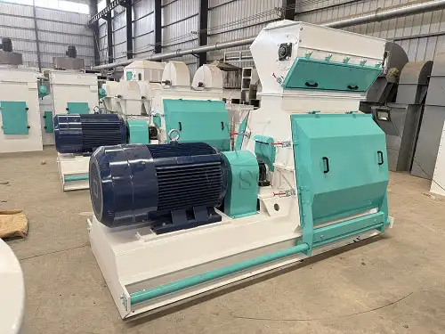 Industrial hammer mill for crushing corn and wheat