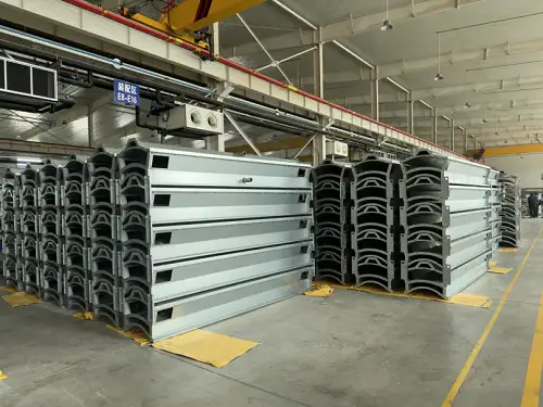 Air box and carrying pan structure of air cushion belt conveyor